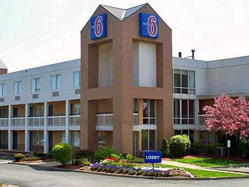 Hotel Willow Cleveland Willoughby